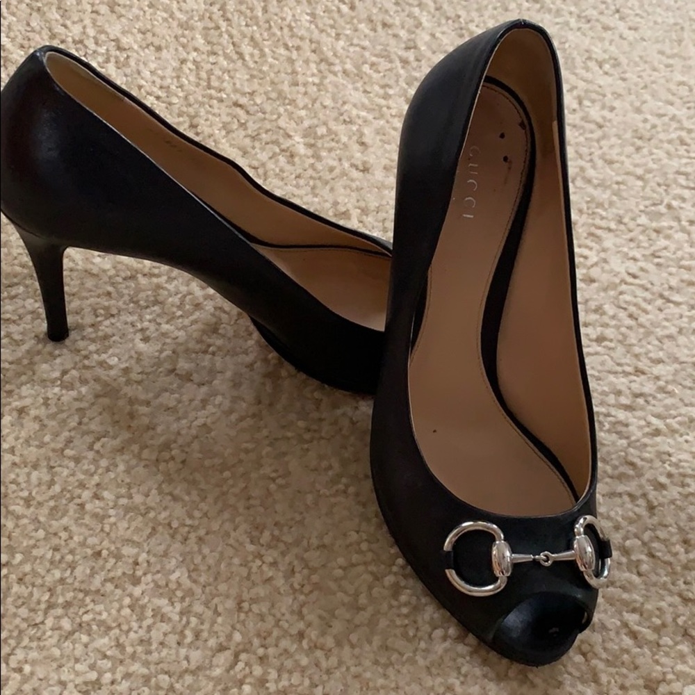 Gucci peep toe shoes